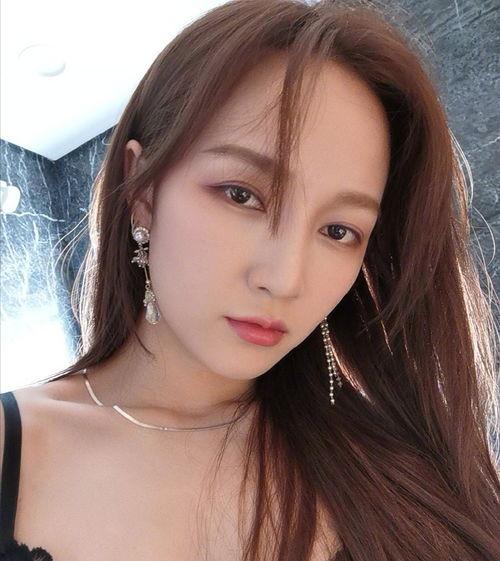 娱乐爆料孟佳是谁扮演的,孟佳角色揭秘，神秘演员引关注